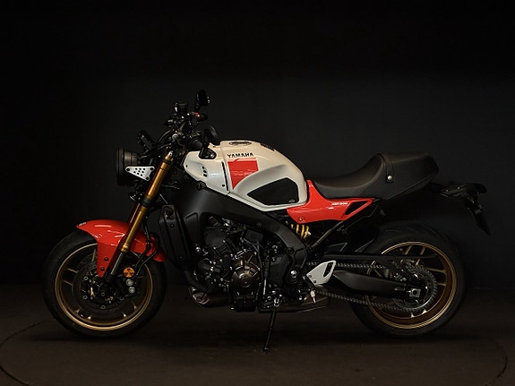 Yamaha XSR900 2 of 6