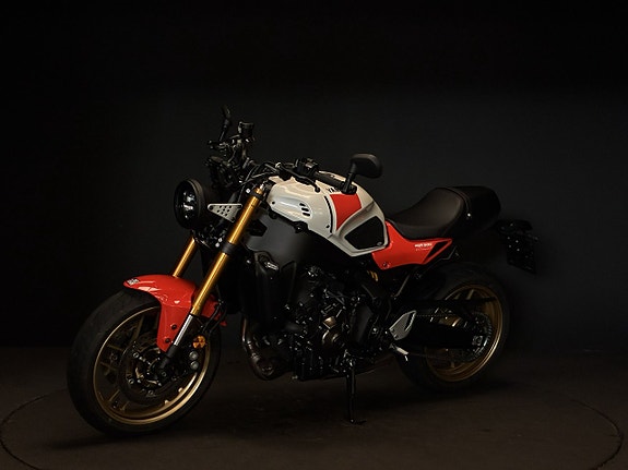 Yamaha XSR900 3 of 6