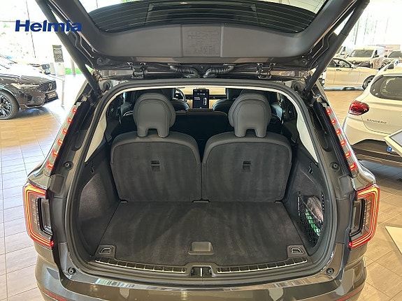 Volvo EX90 18 of 19