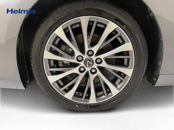 Lexus ES300h 9 of 15