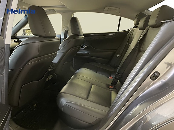 Lexus ES300h 10 of 15