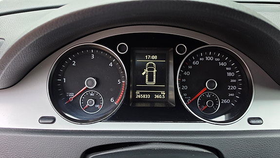 Volkswagen Passat 11 of 13