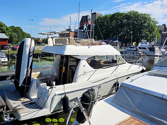 Jeanneau Merry Fisher 10 Yanmar 380hk diesel axeldrift 2 of 12