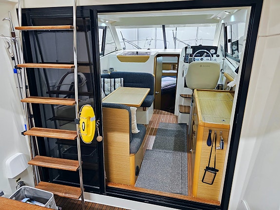 Jeanneau Merry Fisher 10 Yanmar 380hk diesel axeldrift 8 of 12