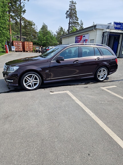 Mercedes-Benz C180 2 of 3