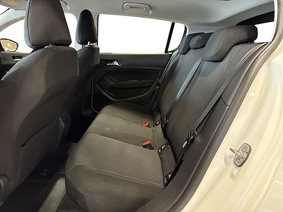 Peugeot 308 4 of 14