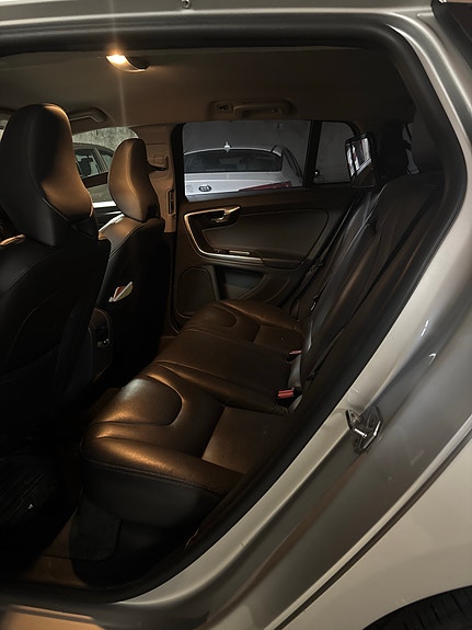 Volvo V60 8 of 14