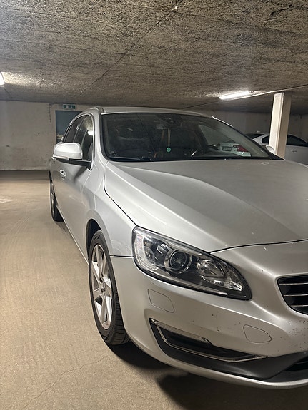 Volvo V60 2 of 14