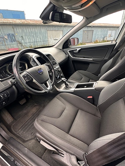 Volvo XC60 8 of 13