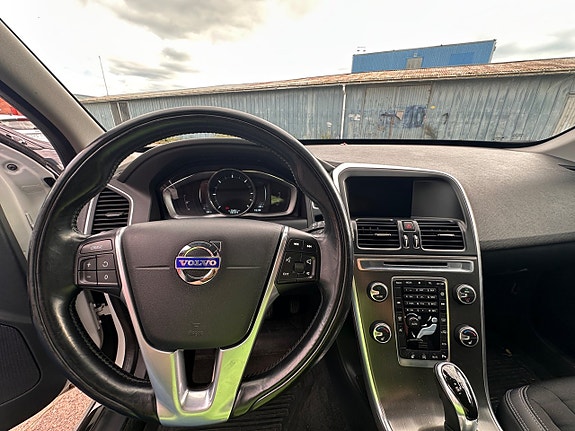 Volvo XC60 9 of 13