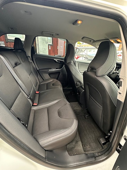Volvo XC60 7 of 13