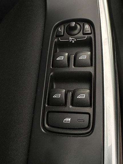 Volvo XC60 10 of 13