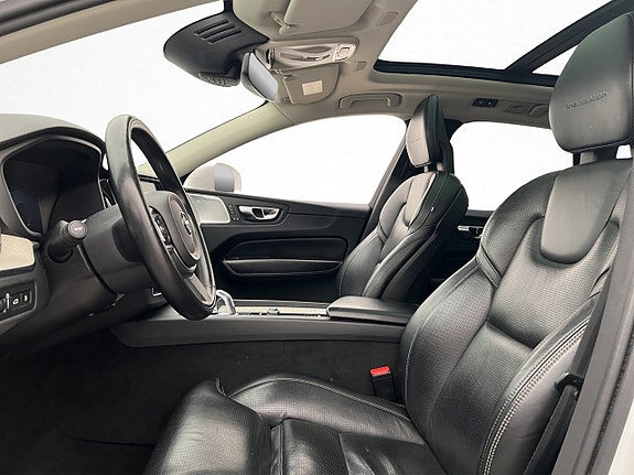 Volvo XC60 10 of 30