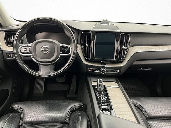 Volvo XC60 13 of 30