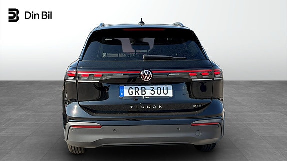 Volkswagen Tiguan 5 of 16