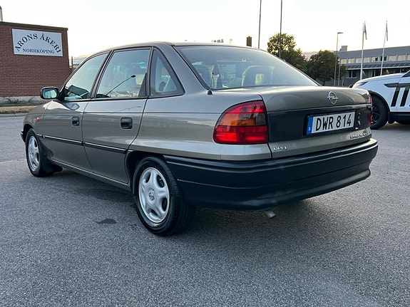 Opel Astra 4 of 12