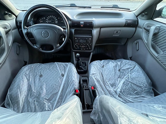 Opel Astra 8 of 12