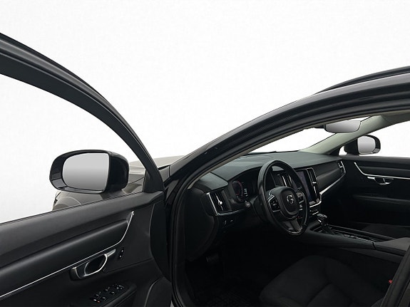 Volvo V90 Cross Country 8 of 30