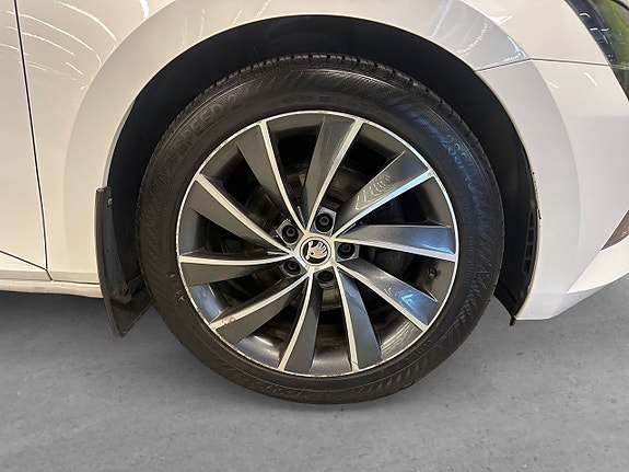 Skoda Superb 8 of 26