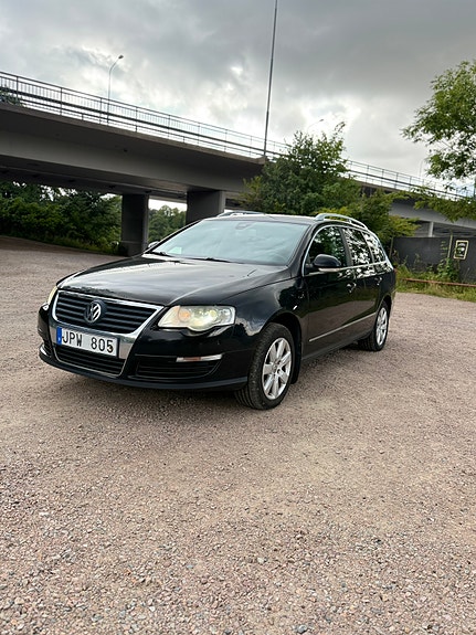 Volkswagen Passat 2 of 13
