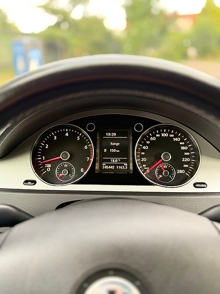 Volkswagen Passat 11 of 13