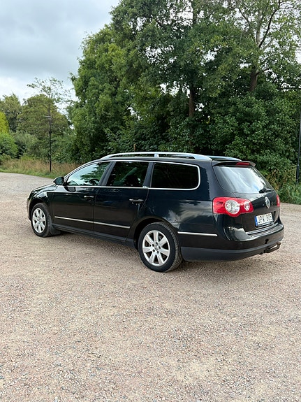 Volkswagen Passat 4 of 13