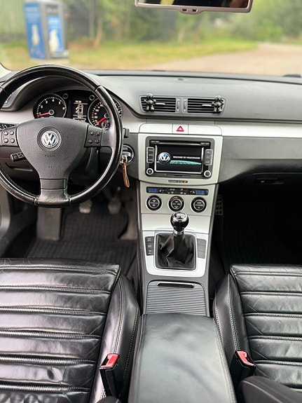 Volkswagen Passat 9 of 13