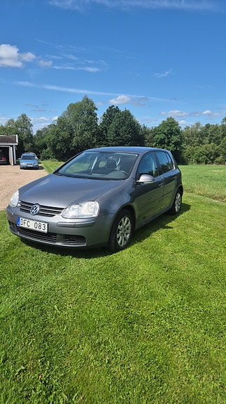 Volkswagen Golf V 2 of 6
