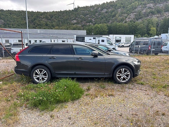 Volvo V90 Cross Country 3 of 8