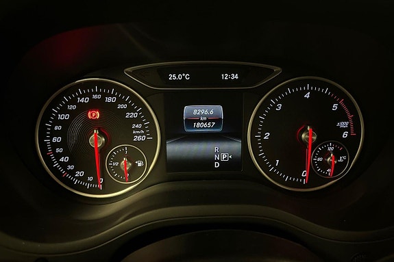 Mercedes-Benz B200 d 15 of 23
