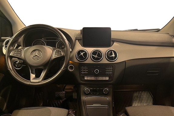Mercedes-Benz B200 d 13 of 23