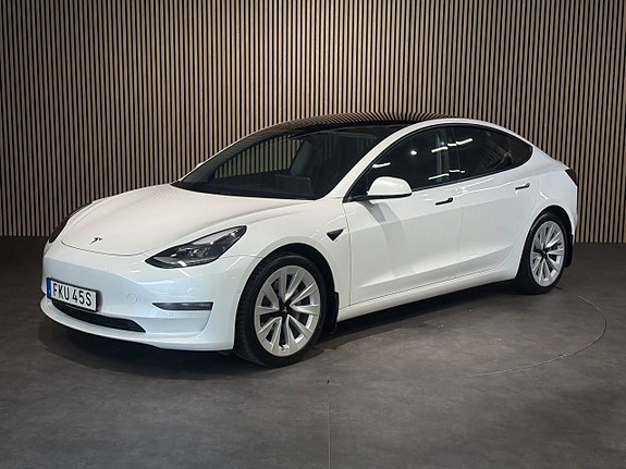 Tesla Model 3 8 of 21