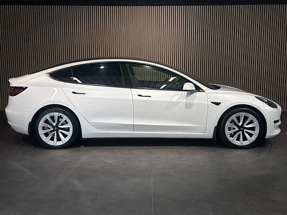 Tesla Model 3 3 of 21