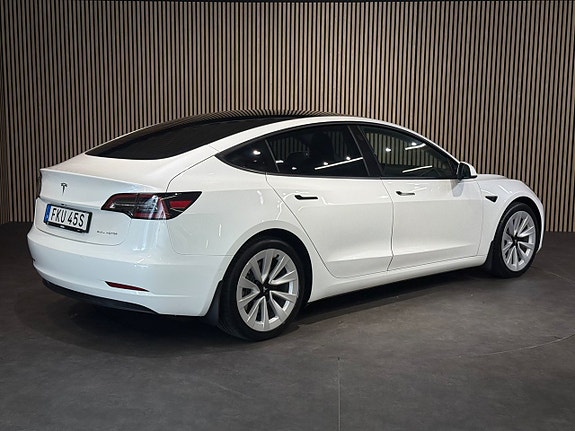 Tesla Model 3 4 of 21