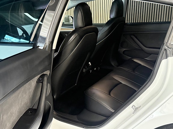 Tesla Model 3 12 of 21