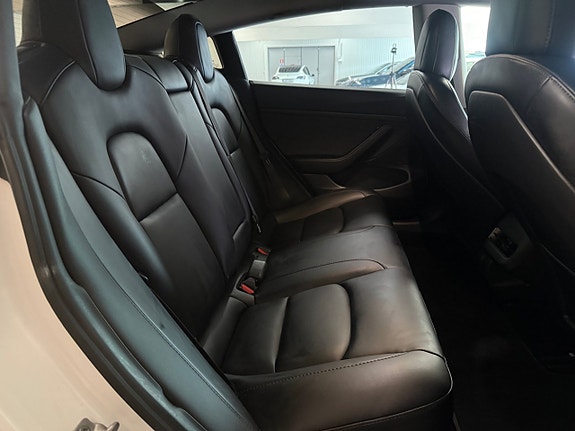 Tesla Model 3 19 of 21