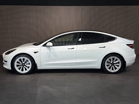 Tesla Model 3 7 of 21