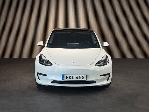 Tesla Model 3 9 of 21