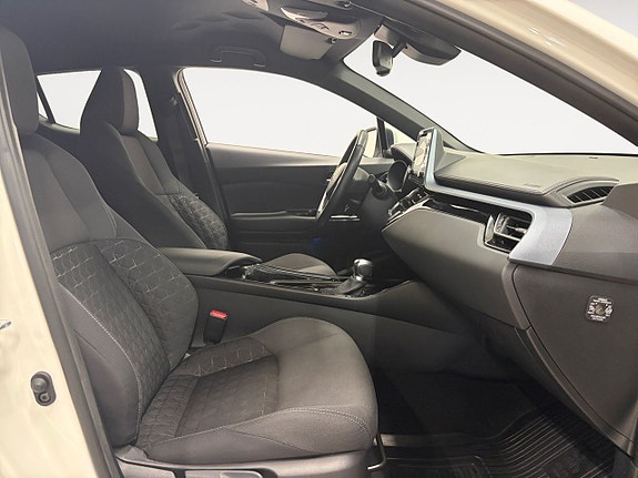 Toyota C-HR 15 of 20