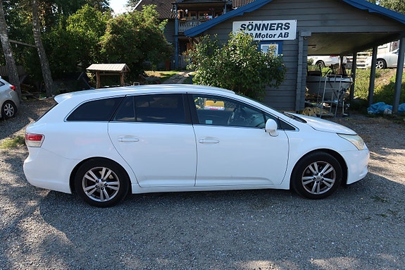 Toyota Avensis 2 of 7