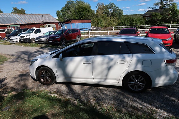 Toyota Avensis 3 of 7