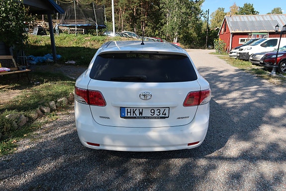 Toyota Avensis 4 of 7
