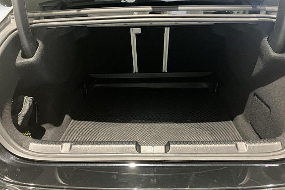 Mercedes-Benz EQE300 15 of 16