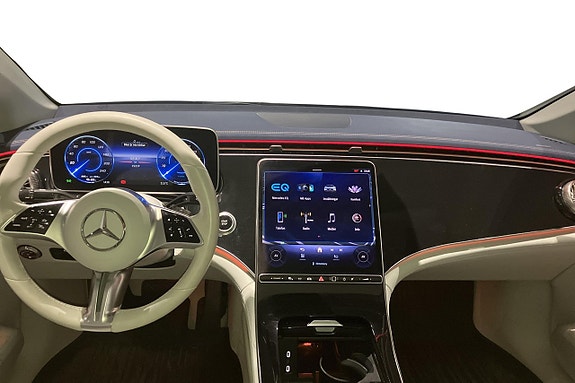 Mercedes-Benz EQE300 11 of 16