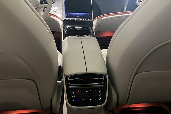 Mercedes-Benz EQE300 9 of 16