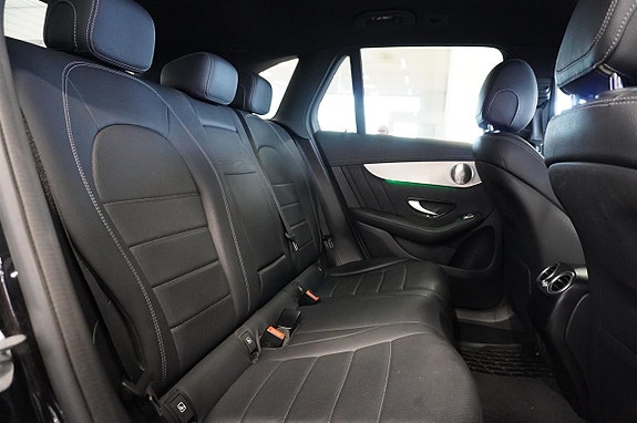 Mercedes-Benz GLC300 de 13 of 24