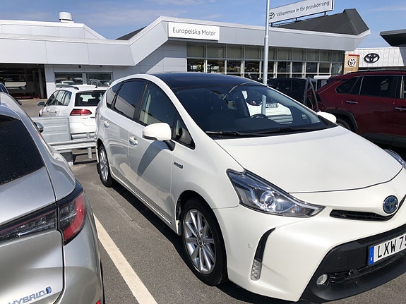 Toyota Prius+ 2 of 8