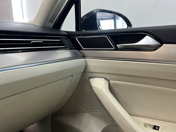 Volkswagen Passat 19 of 30