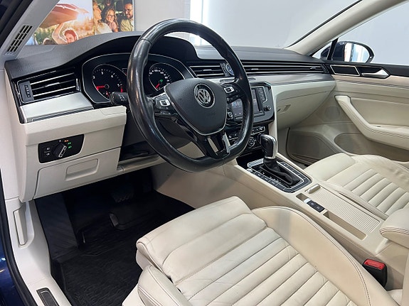 Volkswagen Passat 17 of 30