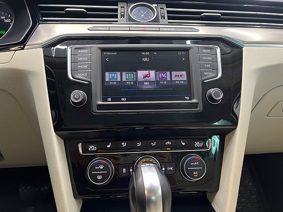Volkswagen Passat 21 of 30